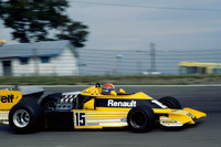 1977年のF1世界選手権に投入された「ルノーRS01」。類例のないターボ車での参戦は、当初はなかなか結果を残せなかった。