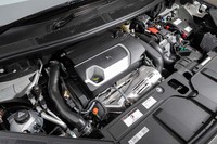 フロントには最高出力200PSの1.6リッターターボエンジンと同110PSのモーターを搭載。リアの同112PSのモーターと合わせてシステム全体で同300PSを発生する。