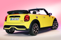 フロントマスクを刷新！ 「MINI 3ドア／5ドア／コンバーチブル」がマイナーチェンジの画像