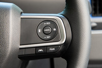 新型「タント」に初採用された全車速追従機能付きACCのコントローラー。レーンキープアシスト機能とのセットで、ターボ車のみにオプションで用意される。