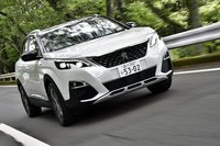 ボディーサイズは4450×1840×1630mm。旧型と比較して、全長は85mm長く、全幅は5mm広く、全高は5mm低められている。