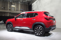 ボディーサイズは全長×全幅×全高＝4325×1790×1650mmで、ホンダのコンパクトSUV「ヴェゼル」とほぼ同サイズとなる。