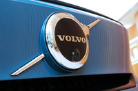 自動車の電動化について、あえて挑戦的な目標を掲げたボルボ。ゼロエミッション車が普及した時代に、彼らがどのようなポジションを築いているか注目である。