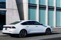 トレンドからはずいぶん外れたクルマとはいえ、独自のカッコよさを持ち合わせていることは事実。新型「アコード」や、それに類するシンプル系のセダンには、ぜひ頑張ってこの不遇の時代を乗り越えてほしい。