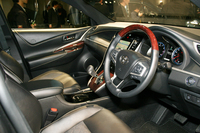 「ハリアーPREMIUM“Advanced Package”」（ガソリン車）のインテリア。内装色はブラック。
    