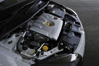 強化された2リッター直4ツインスクロールターボエンジン。パワーは250psから265psへ、トルクは34.7kgmから36.7kgmへそれぞれ向上。