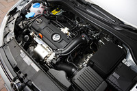 直噴＋過給エンジンと、リファインが進む乾式7段DSGを組み合わせた最新のパワートレーン。今後は、この組み合わせがVWグループの主流となる。