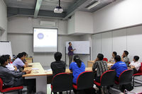 スタッフ研修の様子。整備技術だけでなくマーケットの教育にも積極的に力を入れていた。