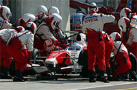 トヨタのミカ・サロは、19位と後方からのスタート。序盤は調子よく走行したが、エンジンのミスファイアや油圧系に問題を抱え、結局14位でゴールした（写真はトヨタ自動車）