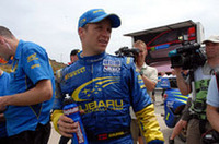 いつもは陽気な2003年チャンピオン、ペター・ソルベルグ。今季のスバルの低迷振りにアタマを悩ます。2006年前半戦は2位を最高位にランキング5位タイ。9月のラリー・ジャパンに向けて復活が期待されている。