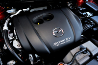 2.5リッター直4ガソリンユニットはAWD車では184ps、FF車では188psを発生する。