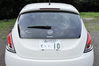 リアシートは5：5の分割可倒式。
（クリックするとシートアレンジによる荷室の変化が見られます）