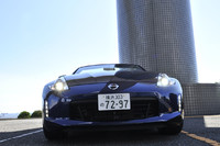 縦に並んだLEDライトが左右に備わる新デザインのフロントバンパー。