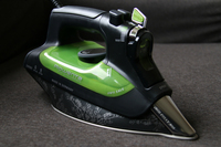 先日購入した、ドイツのロウェンタ社製アイロン「DW6010」。