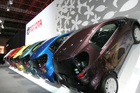 小さな会場で提示された明日へのメッセージの画像