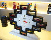 時期と価格は未定ながら、後日、コレクター向けに写真の時計型スタンドやショーケースも販売される予定だ。