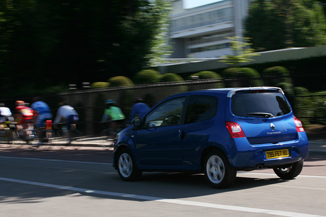 【スペック】全長×全幅×全高＝3600×1654×1470mm／ホイールベース＝2367mm／車重＝980kg／駆動方式＝FF/1.2リッター直4SOHC16バルブターボ（100ps/5500rpm、14.8kgm/3000rpm）（欧州仕様）