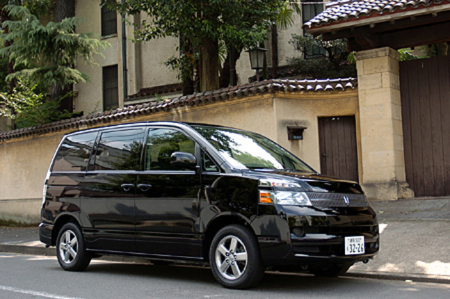 【スペック】全長×全幅×全高＝4580×1695×1850mm/ホイールベース＝2825mm/車重＝1550kg/駆動方式＝FF/2リッター直4 DOHC16バルブ（155ps/6000rpm、19.6kgm/4000rpm）/価格＝199万5000円（テスト車＝295万3650円）