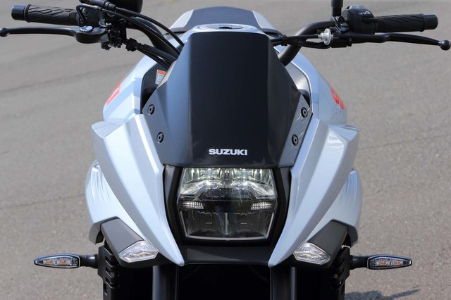スズキ刀1100S 純正タンク 関わっ