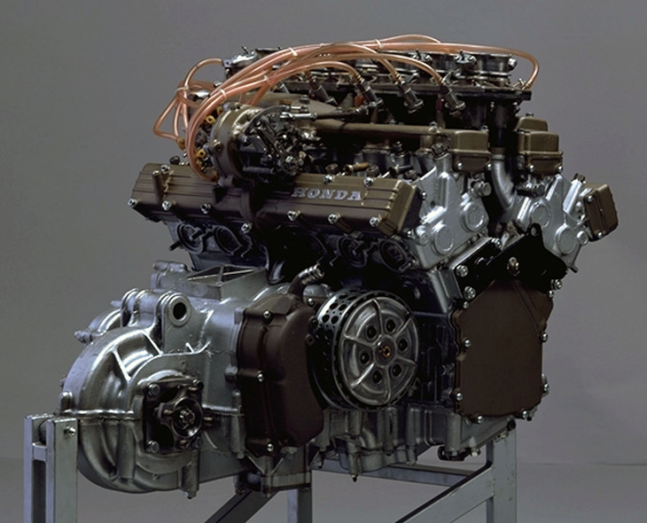 1964年にデビューしたホンダ初のF1マシン「RA271」に横置きされた「RA271E」ユニット。60度V12の1.5リッターDOHC 48バルブで、1気筒あたり4バルブの採用は当時のF1用エンジンで唯一だった。
