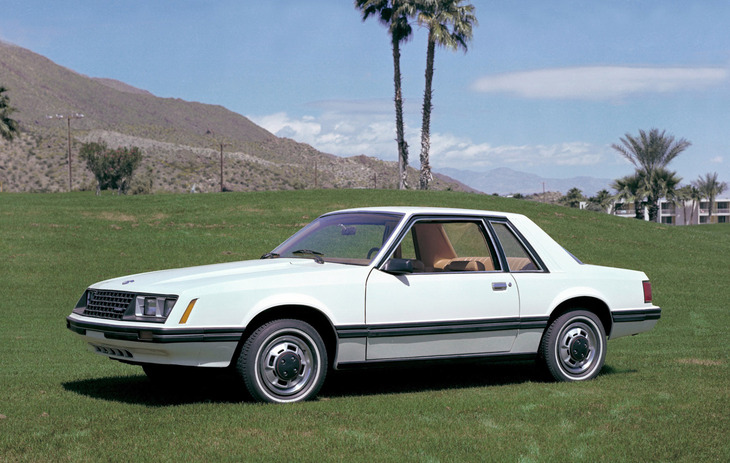 フォードは日本市場を拡大しようと、1979年に登場した3代目「マスタング」のベーシックモデル（2.3リッター直4エンジン搭載）を197万9000円で発売したのをはじめ、しばし低価格政策を実施した。だがそのかいなく2016年に日本市場から撤退した。