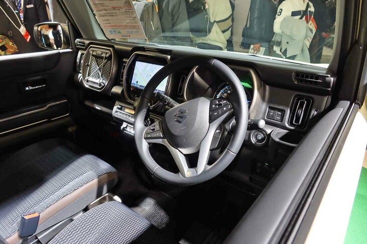 スズキ・ハスラーJスタイルIIターボ（コックピット周辺部）