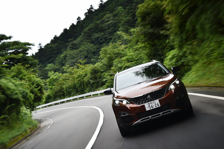 「3008」には、現行型「308」から導入が進められている新開発のプラットフォーム「EMP2」が用いられている。