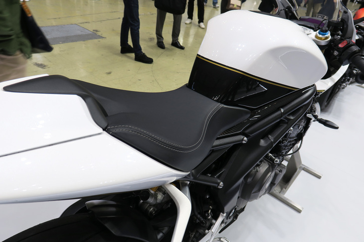 トライアンフ・スピードトリプル1200RR