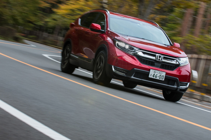 FF仕様の「EX・マスターピース」。新型「CR-V」にはガソリン車、ハイブリッド車ともにFFと4WDの両方が設定されている。
