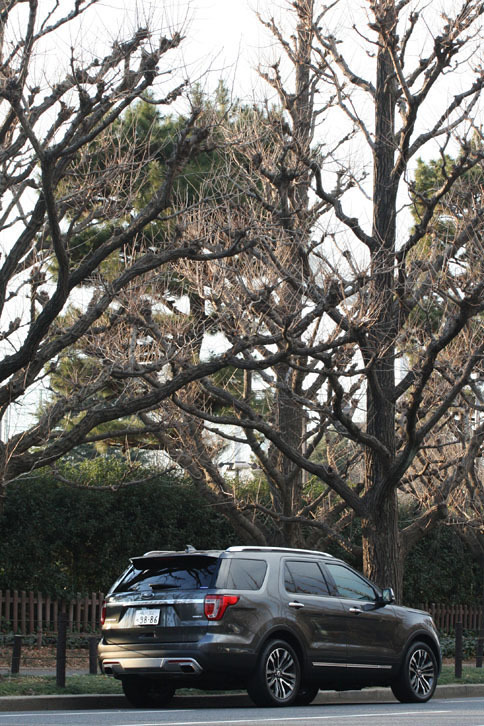 370psと48.3kgmを生み出す3.5リッターV6ツインターボを搭載。20インチのアルミホイールを履く。車両価格は635万円。