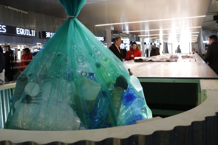 会場の一角には、再生素材に関する特設コーナーも設けられた。