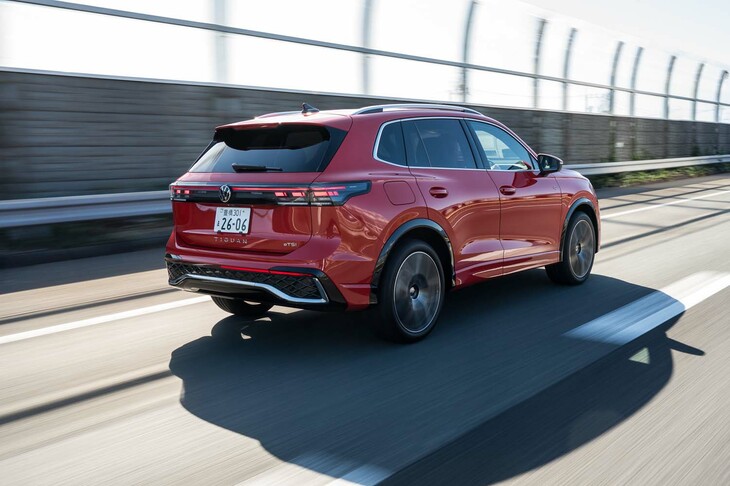 ボディーカラーは全8種類で、7万7000円のオプションカラー「オリックスホワイト」を除くと、いずれも無償で選択が可能。試乗車には新色の「パーシモンレッドメタリック」が用いられていた。