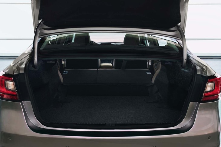 スバル・レガシィ（トランクルーム）