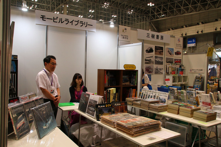モービルライブラリーのブース