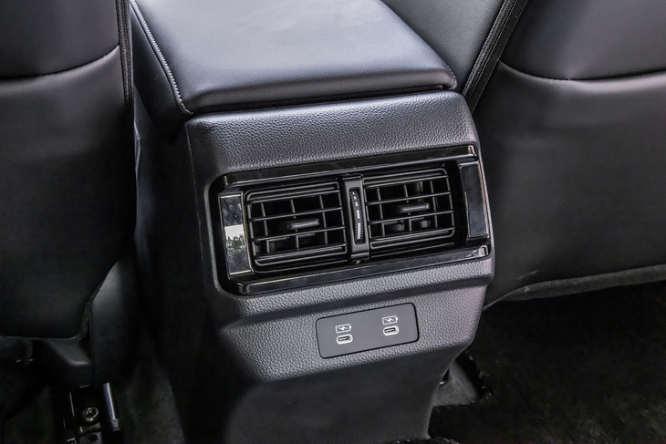 ホンダ・アコード（リアのエアコン吹き出し口）