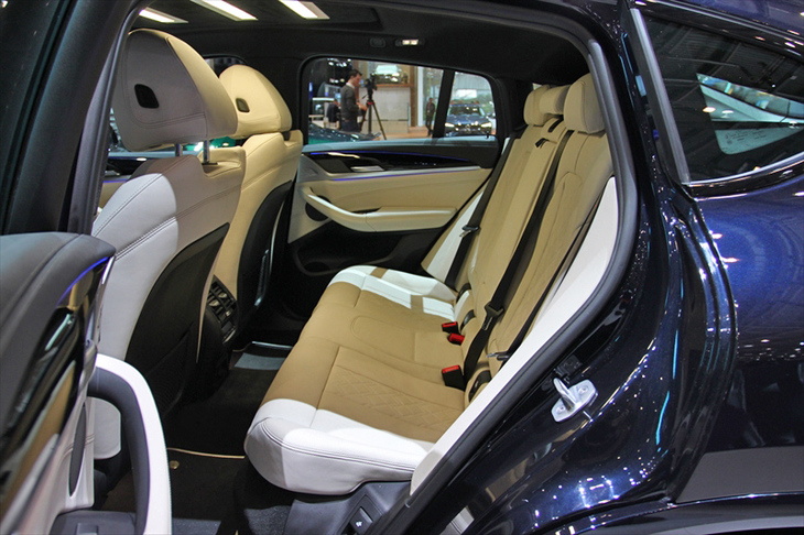 BMWアルピナXD4（インテリア）