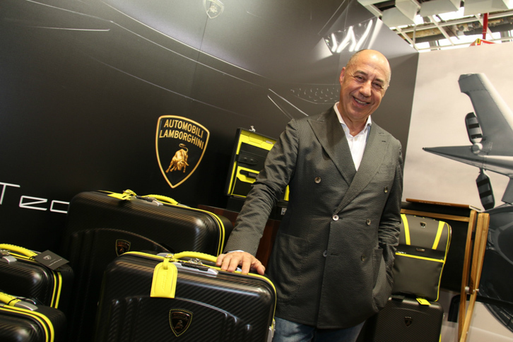 軽量マテリアルのバッグを得意とする、テクノモンスターのオーナー兼デザイナー、ジャコモ・ヴァレンティーノ氏。