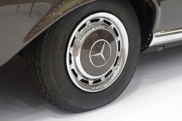 メルセデス・ベンツ280E 3.5 カブリオレ（1971年）／ガレーヂ伊太利屋