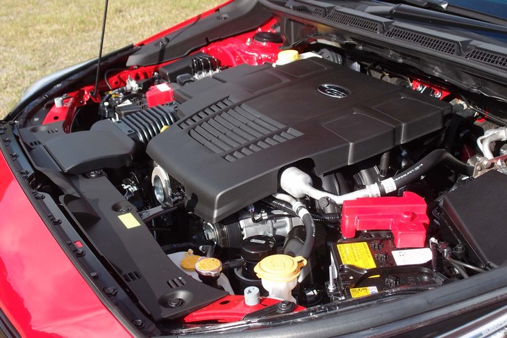 スバル・クロストレック（エンジンルーム）