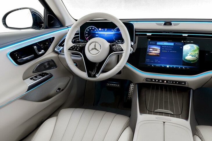 メルセデス・ベンツEクラス（インストゥルメントパネルまわり）