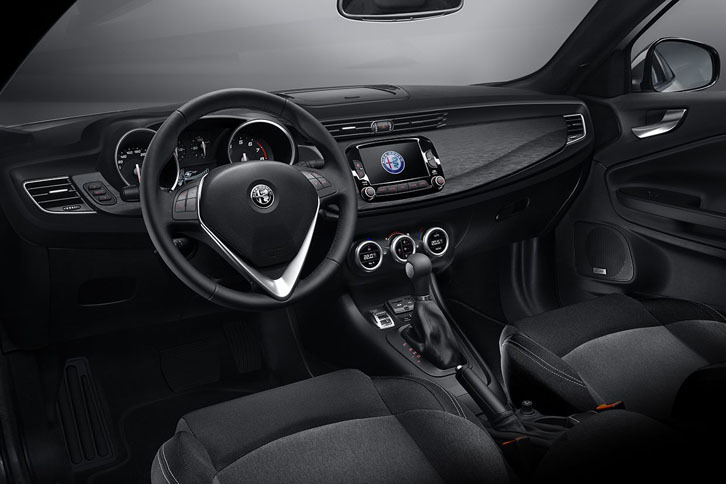 アルファ・ロメオ・ジュリエッタのインテリア。