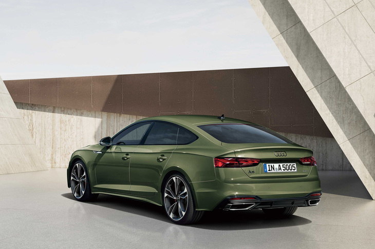 アウディA5スポーツバック ブラックスタイルプラス