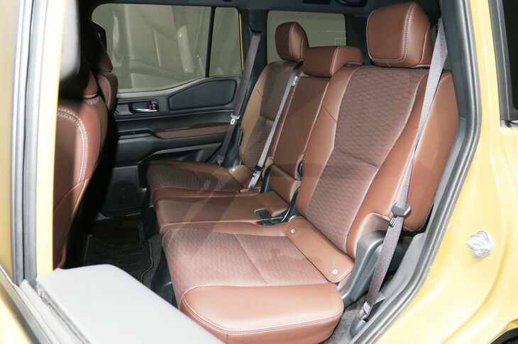 トヨタ・ランドクルーザー“250”（2列目シート）
