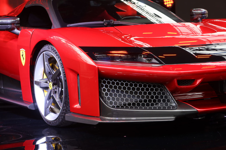 フェラーリF80（フロントまわり）