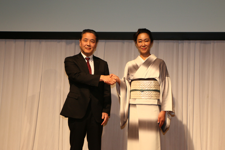 50年ぶりに24時間レースが行われる富士スピードウェイの代表取締役である原口英二郎氏（写真左）とスーパー耐久機構の事務局長を務める桑山晴美氏（同右）。