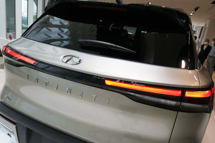 インフィニティQX60（テールゲート＆リアコンビランプ）