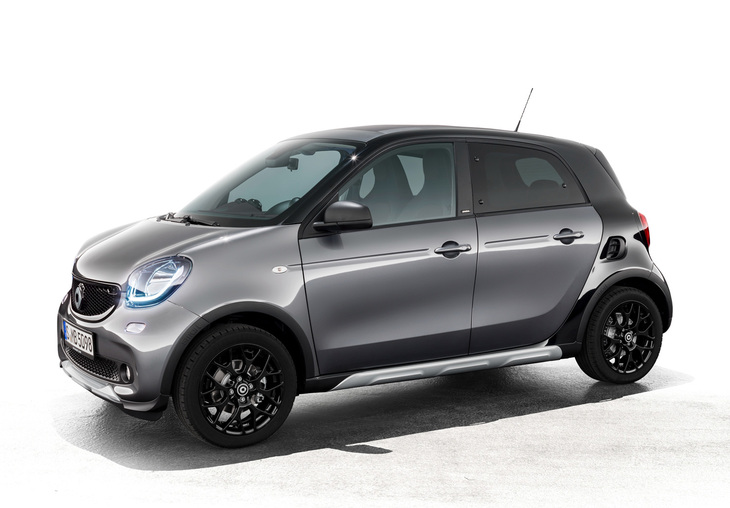 2017年「スマート・フォーフォー ターボ クロスタウンリミテッド」。ルノーと共同開発された3代目スマートに加えられた、SUVスタイルの特別仕様車。