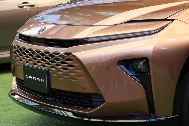 トヨタ・クラウン エステート（フロントまわり）