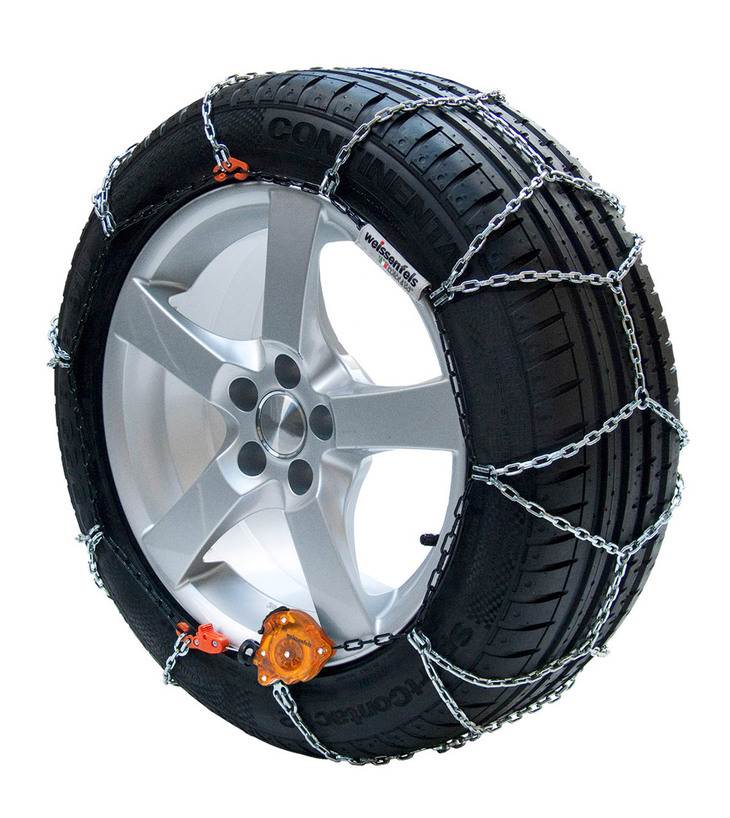 簡単装着が特徴のクラック＆ゴー・ユニカ。下の写真1～4のように本体のケーブルでつないだチェーンをタイヤにかけ、自動増締めテンショナーをセットして走りだせば自動的にフィットするという優れものだ。軽自動車用の12インチからセダン等の19インチサイズまで豊富なラインナップをそろえている。希望小売価格は全サイズ共通の1万9800円。