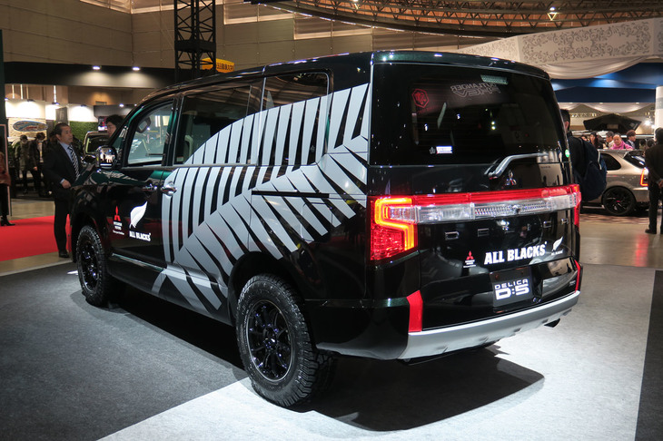 三菱デリカD：5 ALL BLACKSサポートカー